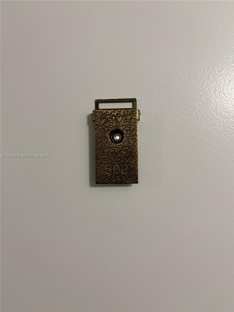 3500 NE 135 502 photo 7