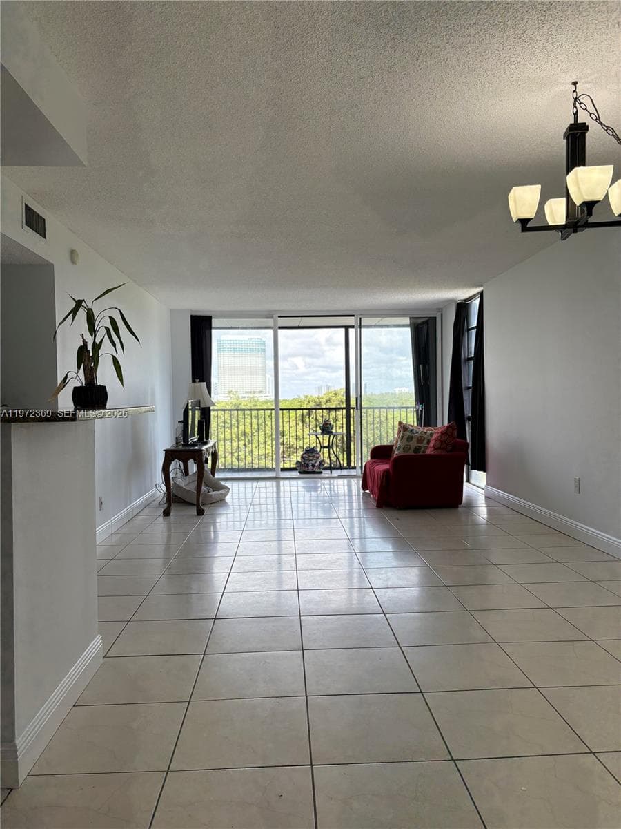 3500 NE 135 502 photo 8
