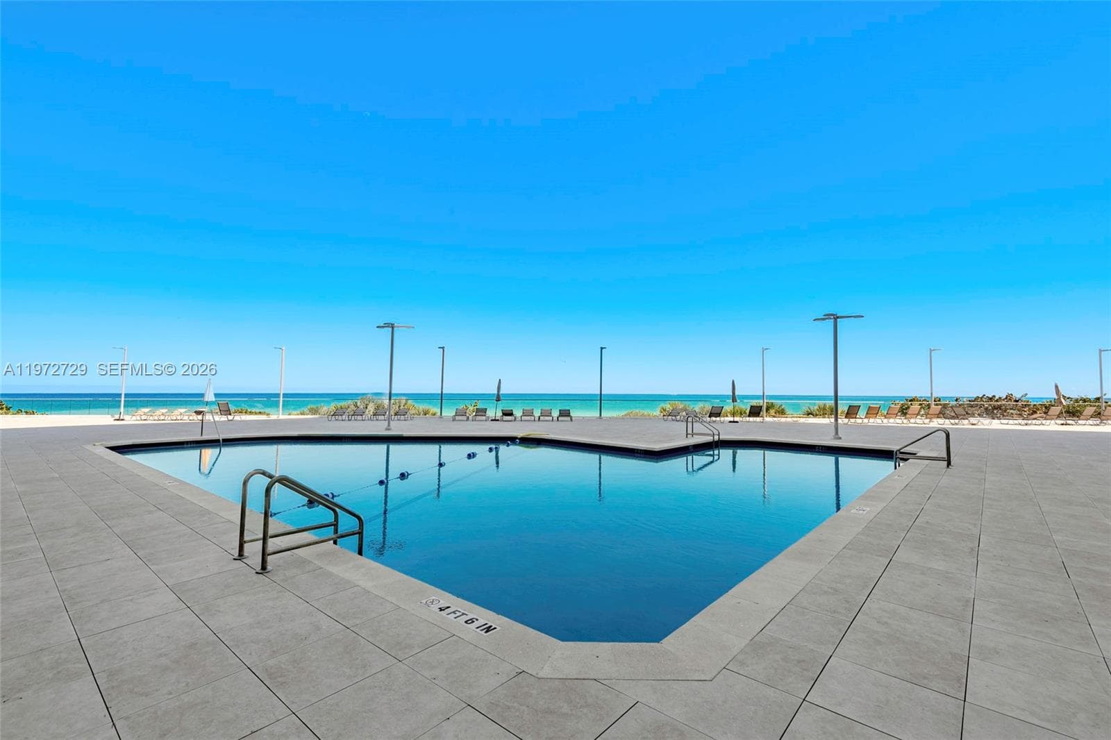7135 Collins Ave 834 photo 4