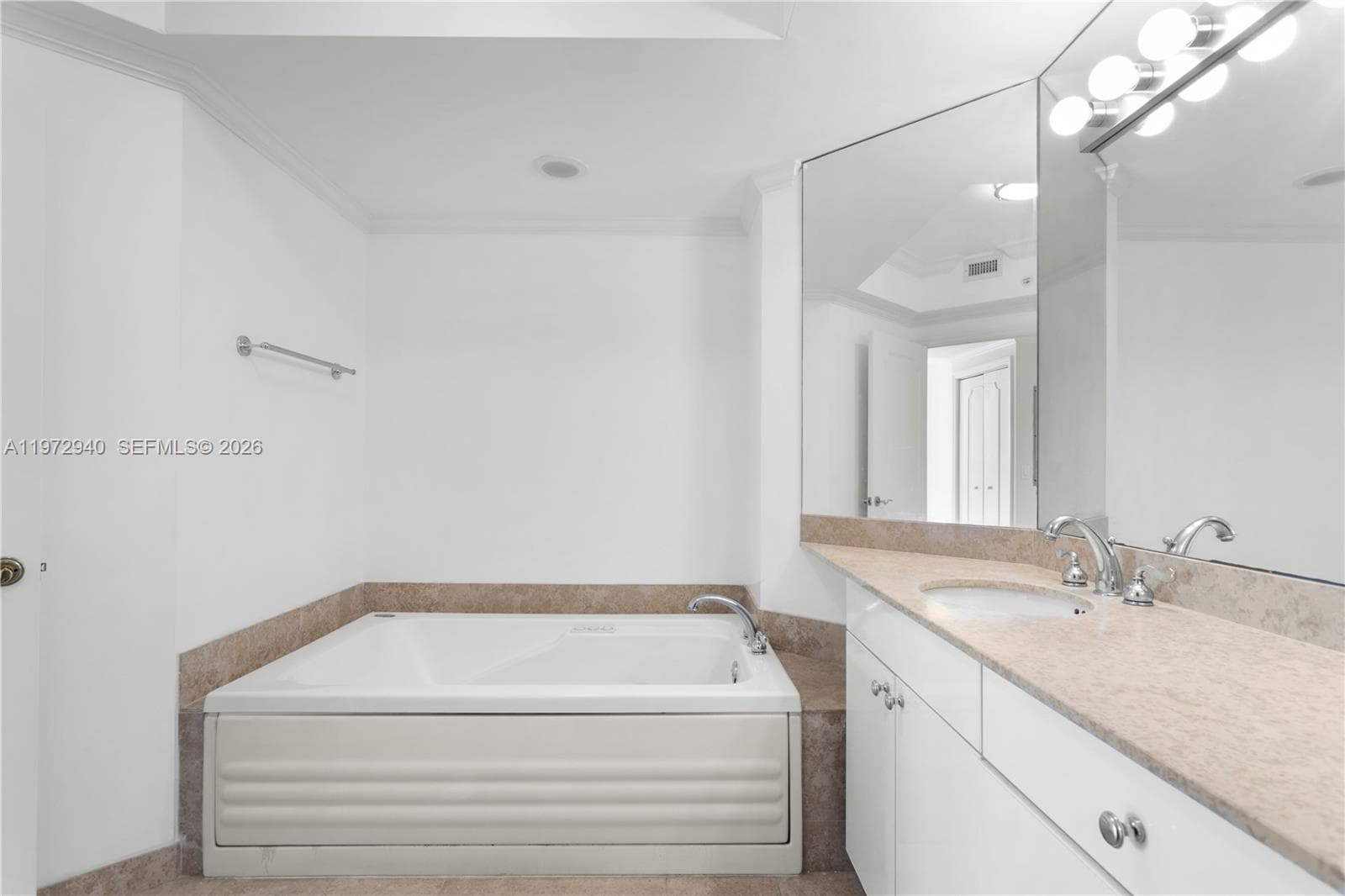 4775 Collins Ave 1006 photo 6
