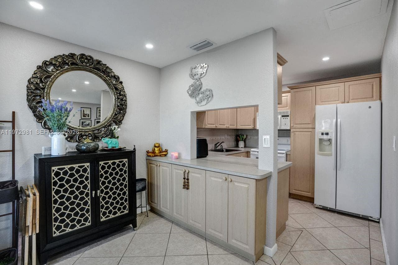 3665 NE 167th St 208 photo 10