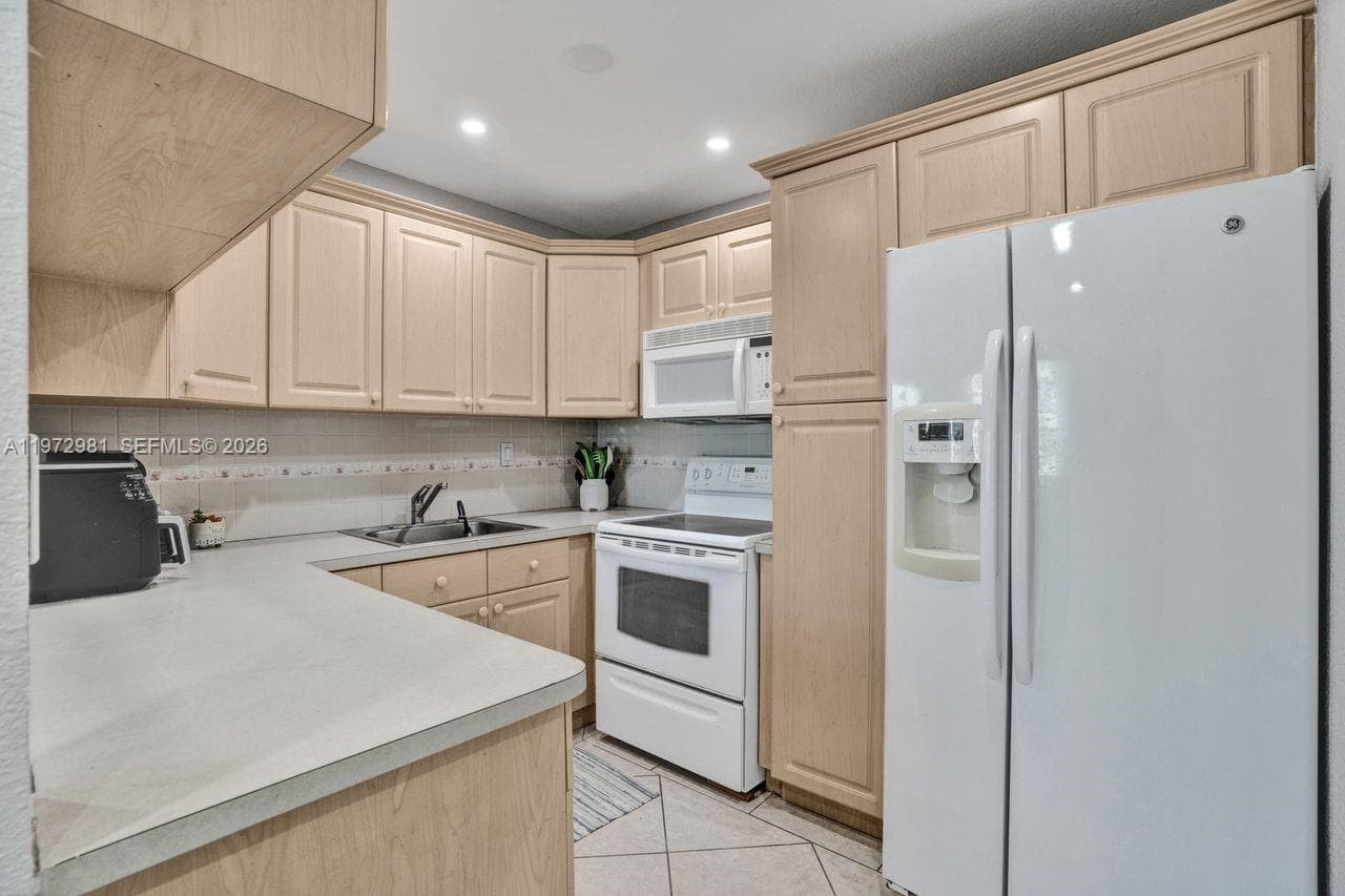 3665 NE 167th St 208 photo 11