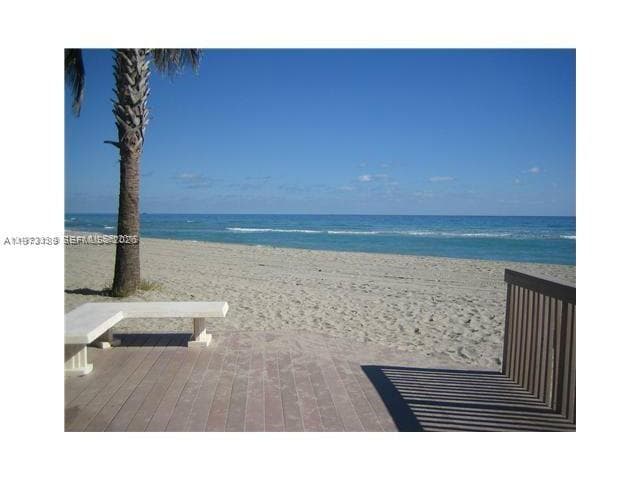901 Surf Rd 402 photo 12