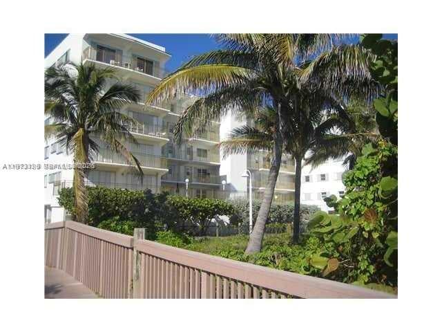 901 Surf Rd 402 photo 1