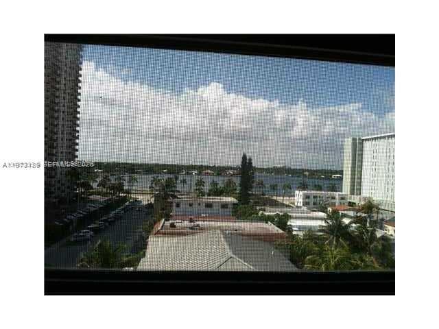 901 Surf Rd 402 photo 14