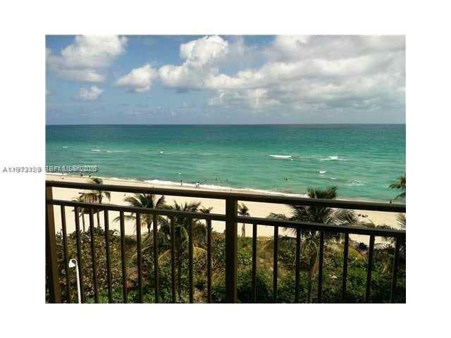 901 Surf Rd 402 photo 15