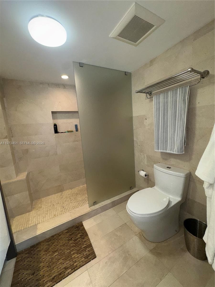 2457 Collins Ave 405 photo 21
