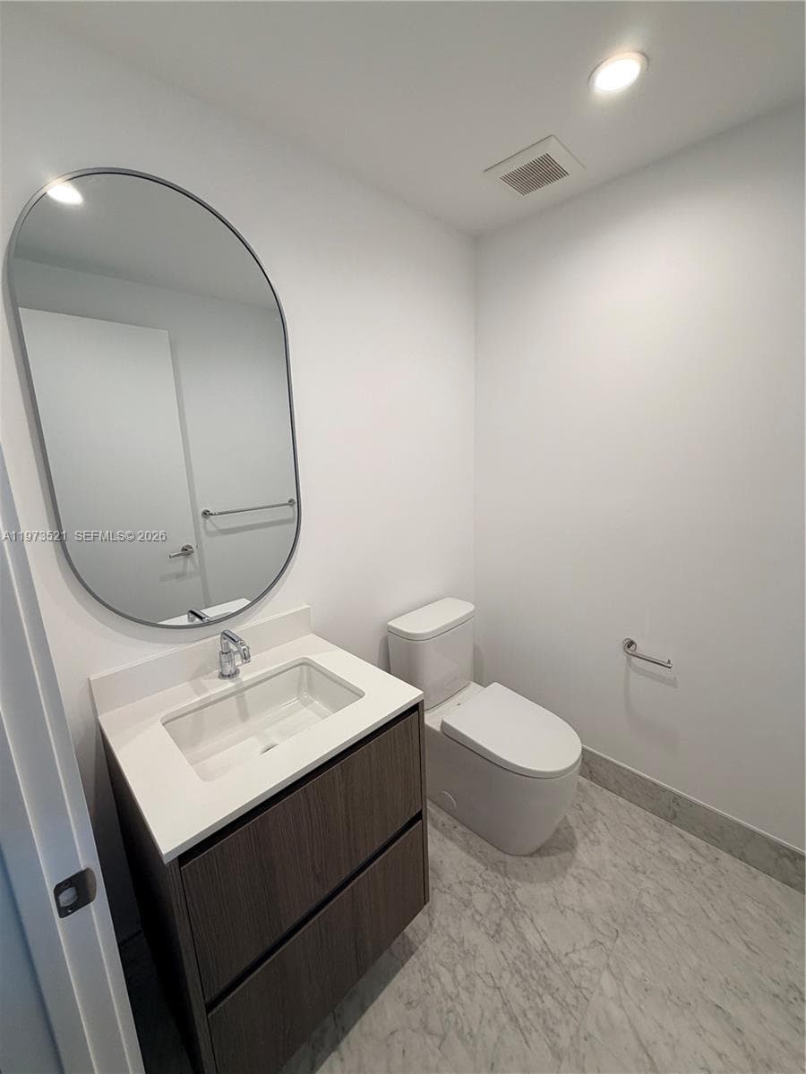 9201 E Bay Harbor Dr 303 photo 13