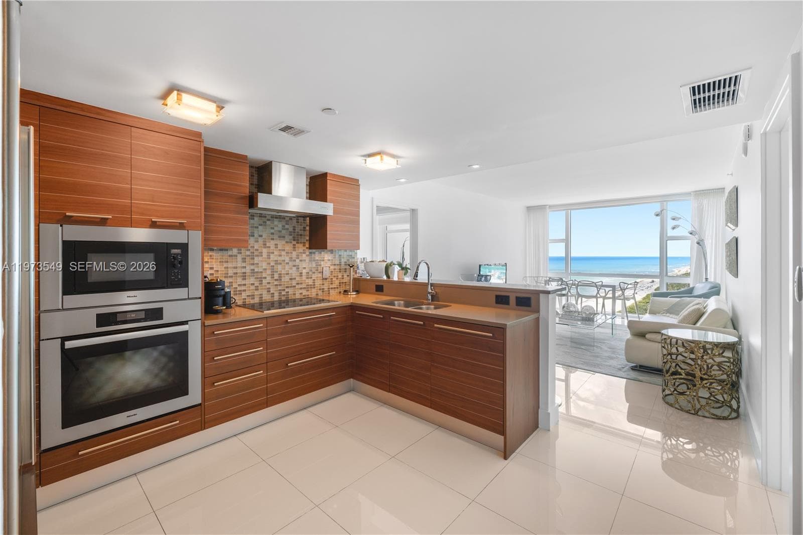 6801 Collins Ave LPH06 Doorlph14 photo 3