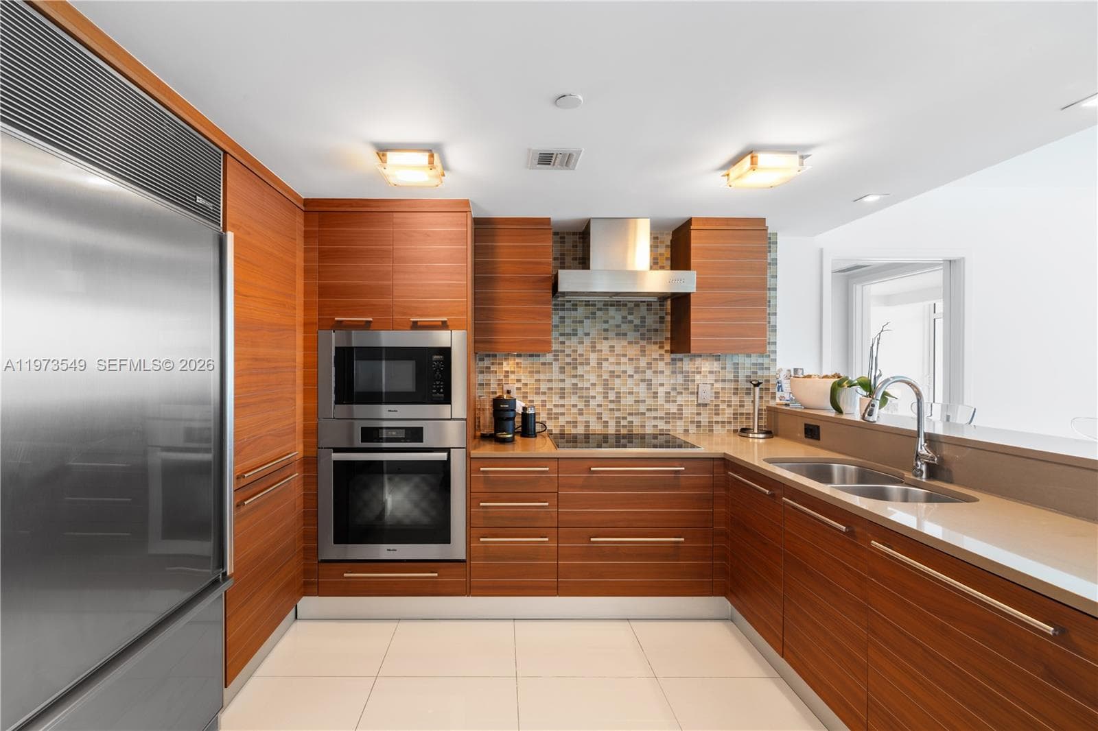 6801 Collins Ave LPH06 Doorlph14 photo 8