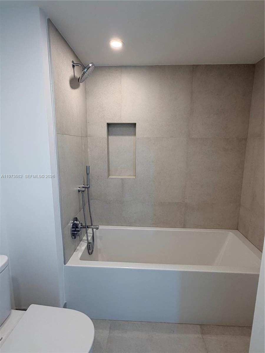 9221 E Bay Harbor Dr 307 photo 22