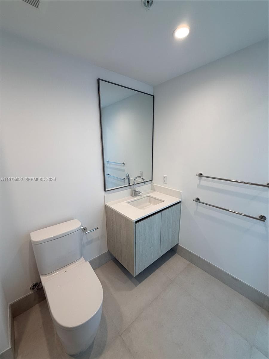 9221 E Bay Harbor Dr 307 photo 18