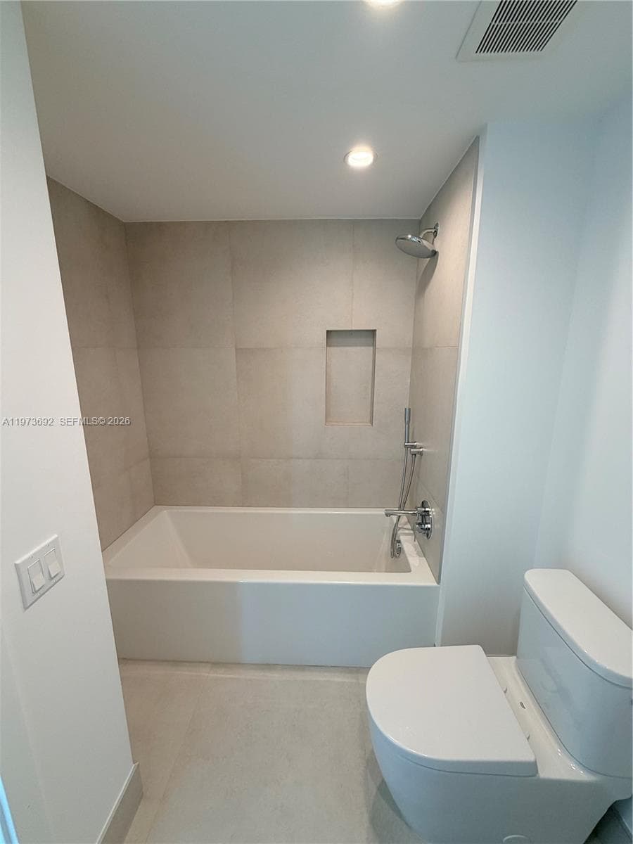 9221 E Bay Harbor Dr 307 photo 19