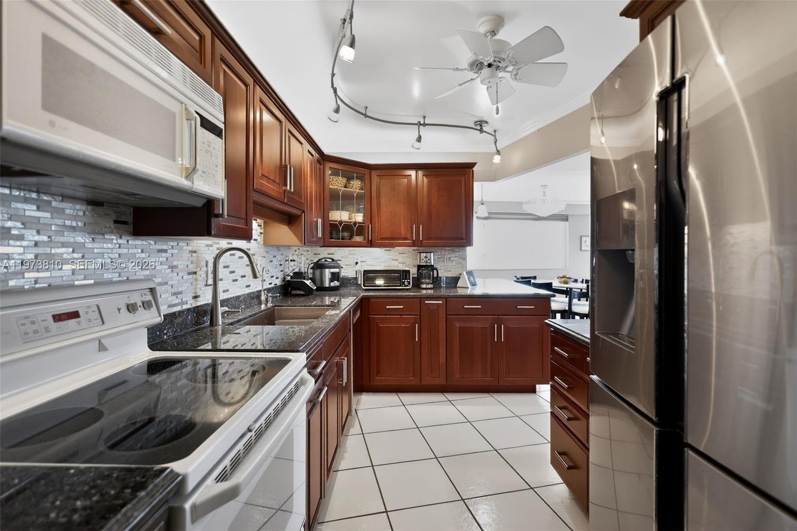 3000 Holiday Dr 1505 photo 16