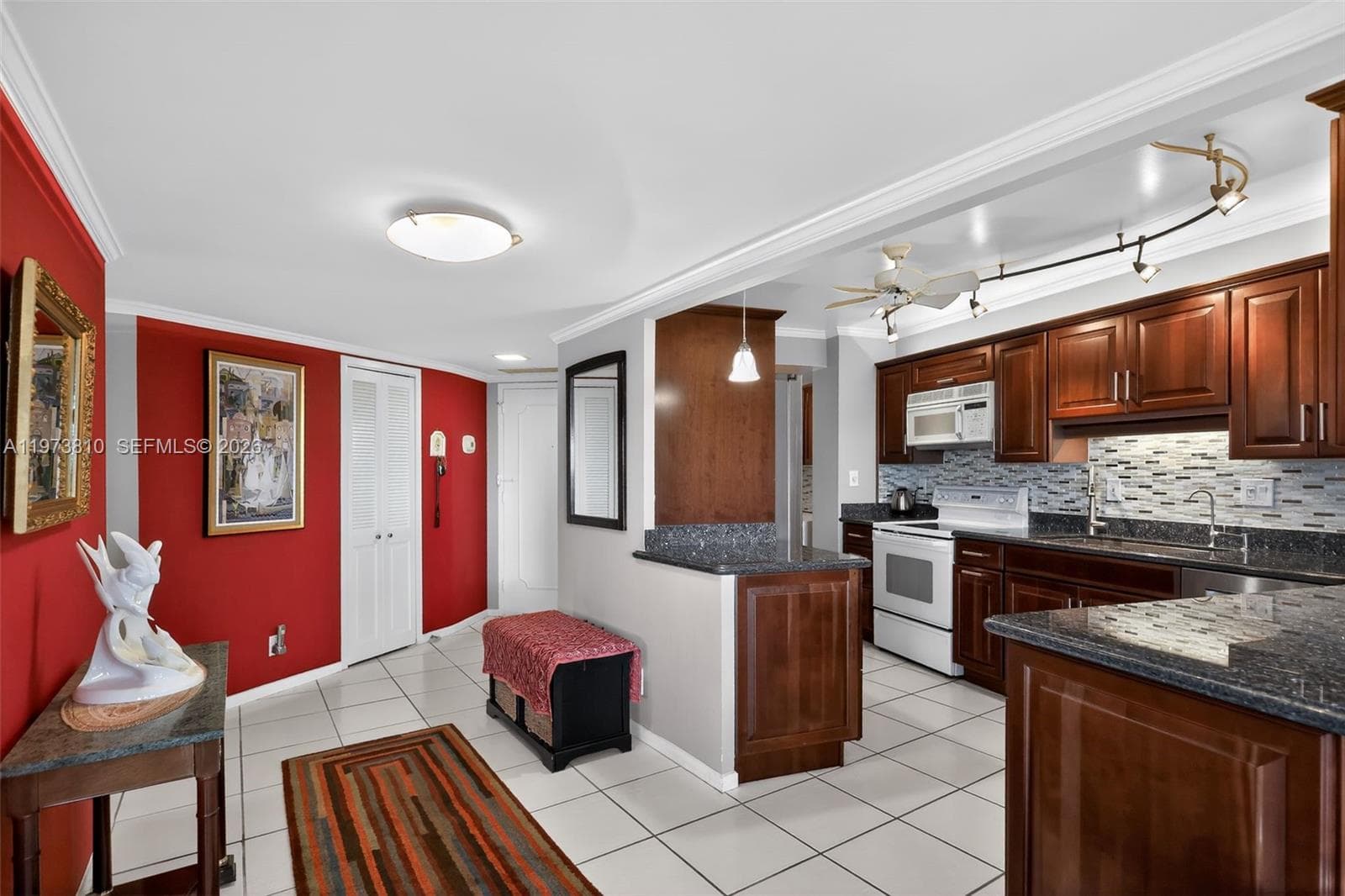 3000 Holiday Dr 1505 photo 14