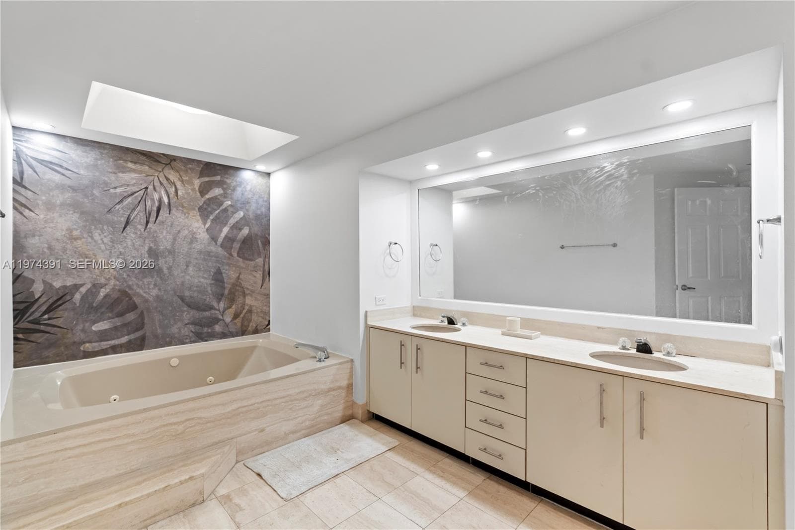 20191 E Country Club Dr 407 photo 23