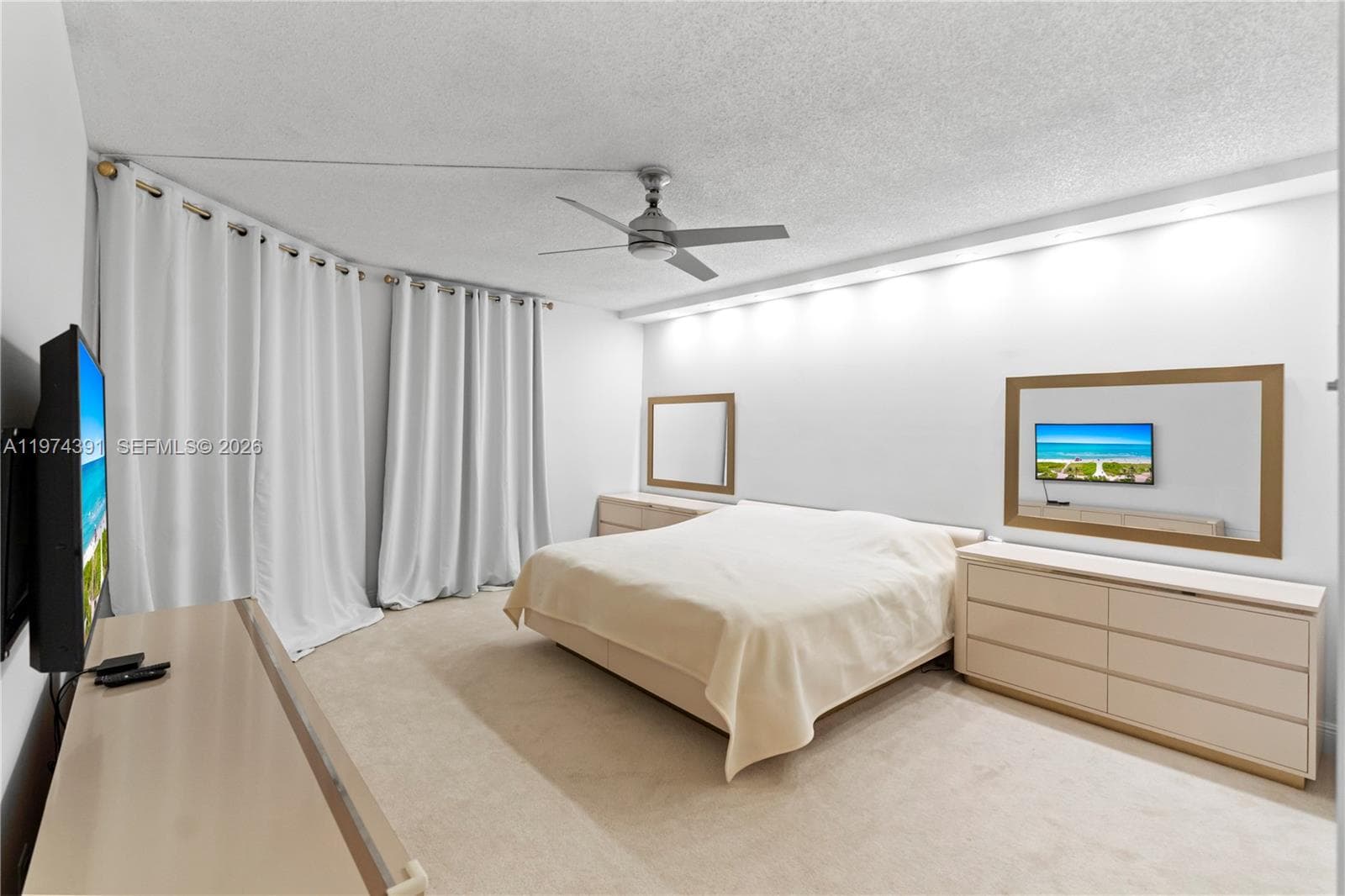 20191 E Country Club Dr 407 photo 17