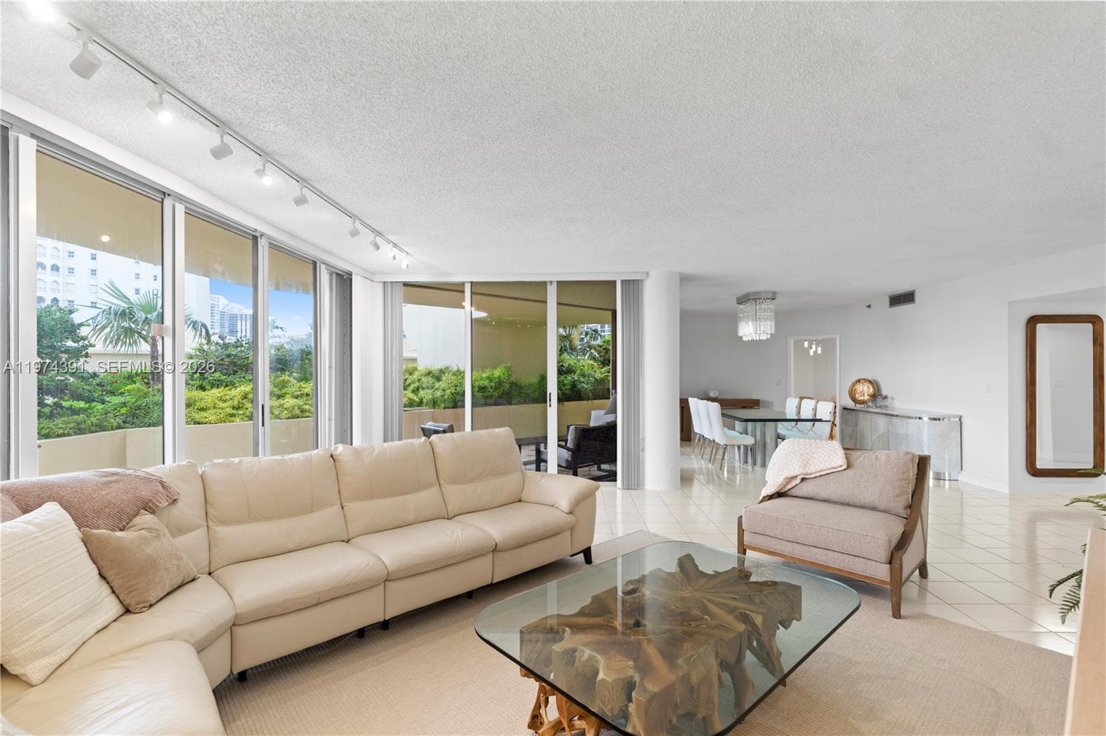 20191 E Country Club Dr 407 photo 3