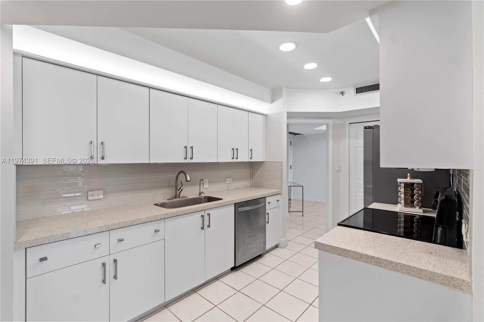 20191 E Country Club Dr 407 photo 8