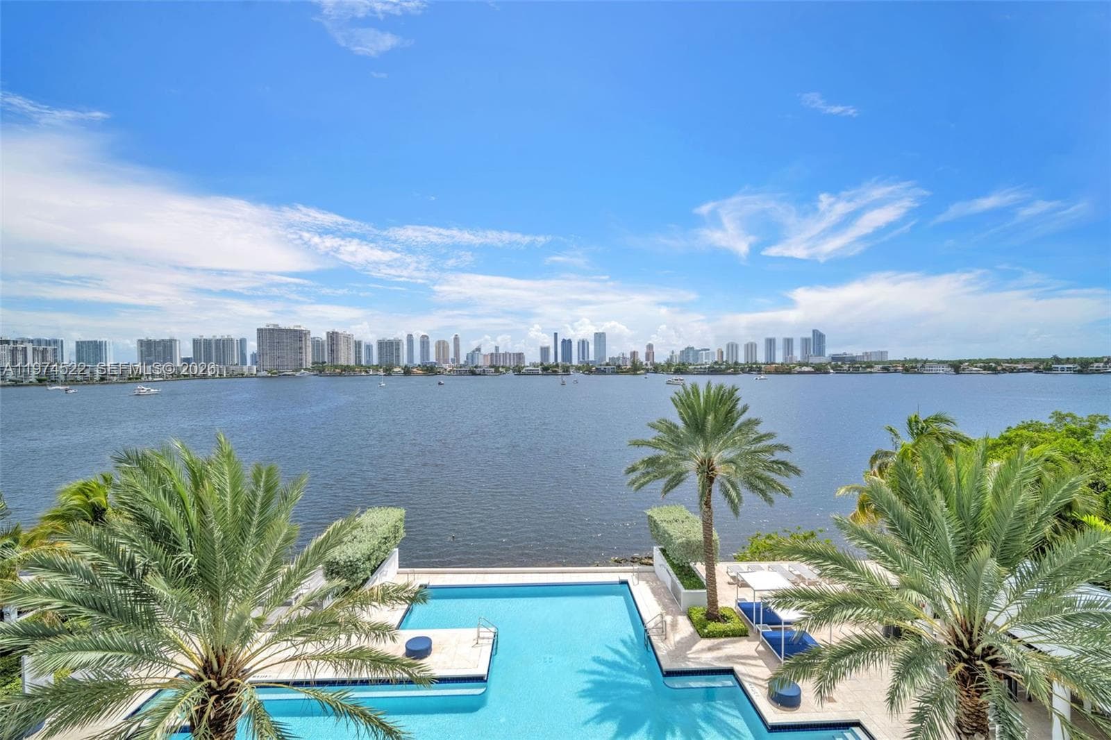 17111 Biscayne Blvd 411 photo 2