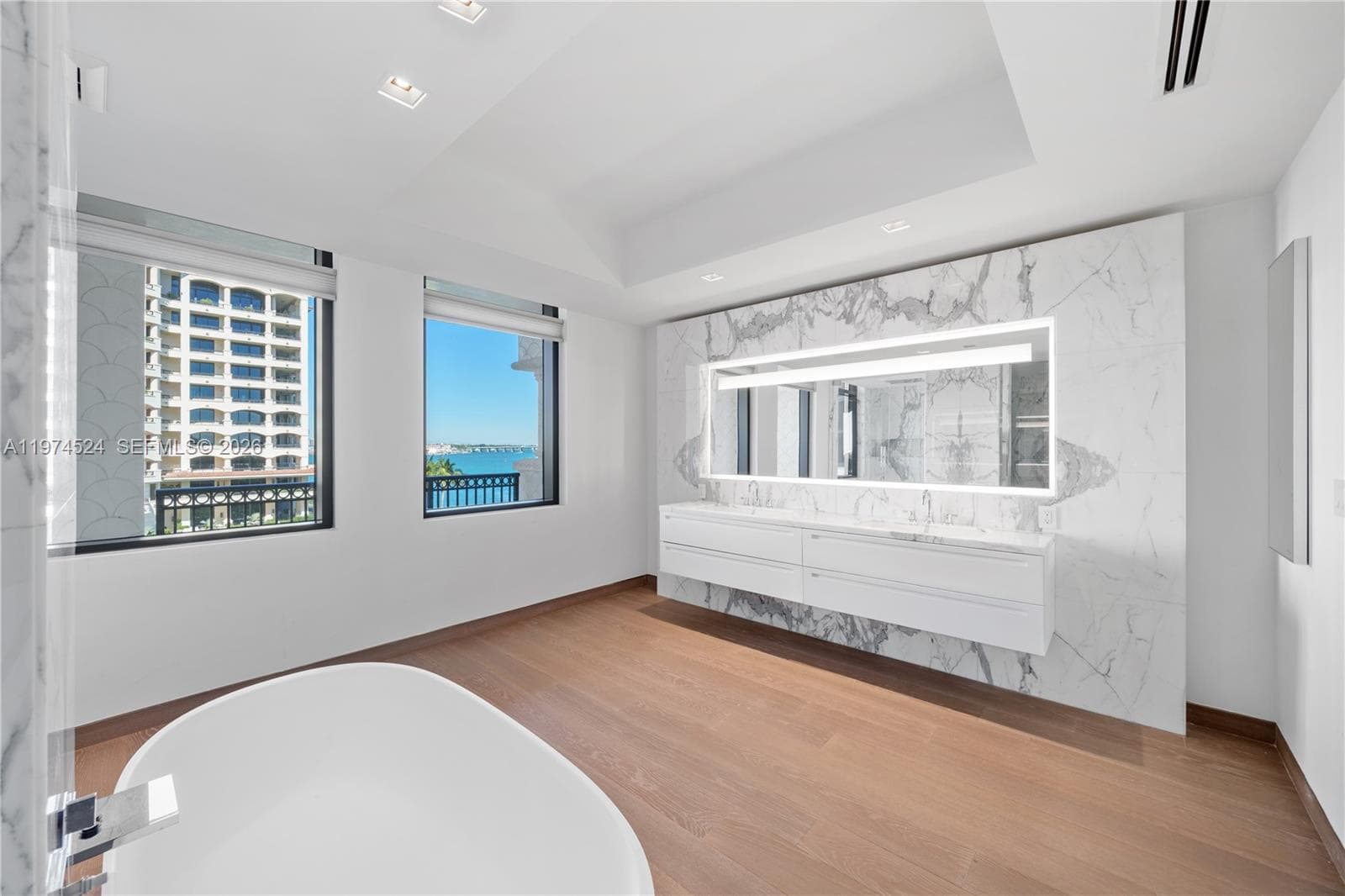 7043 Fisher Island Dr 7043 photo 12