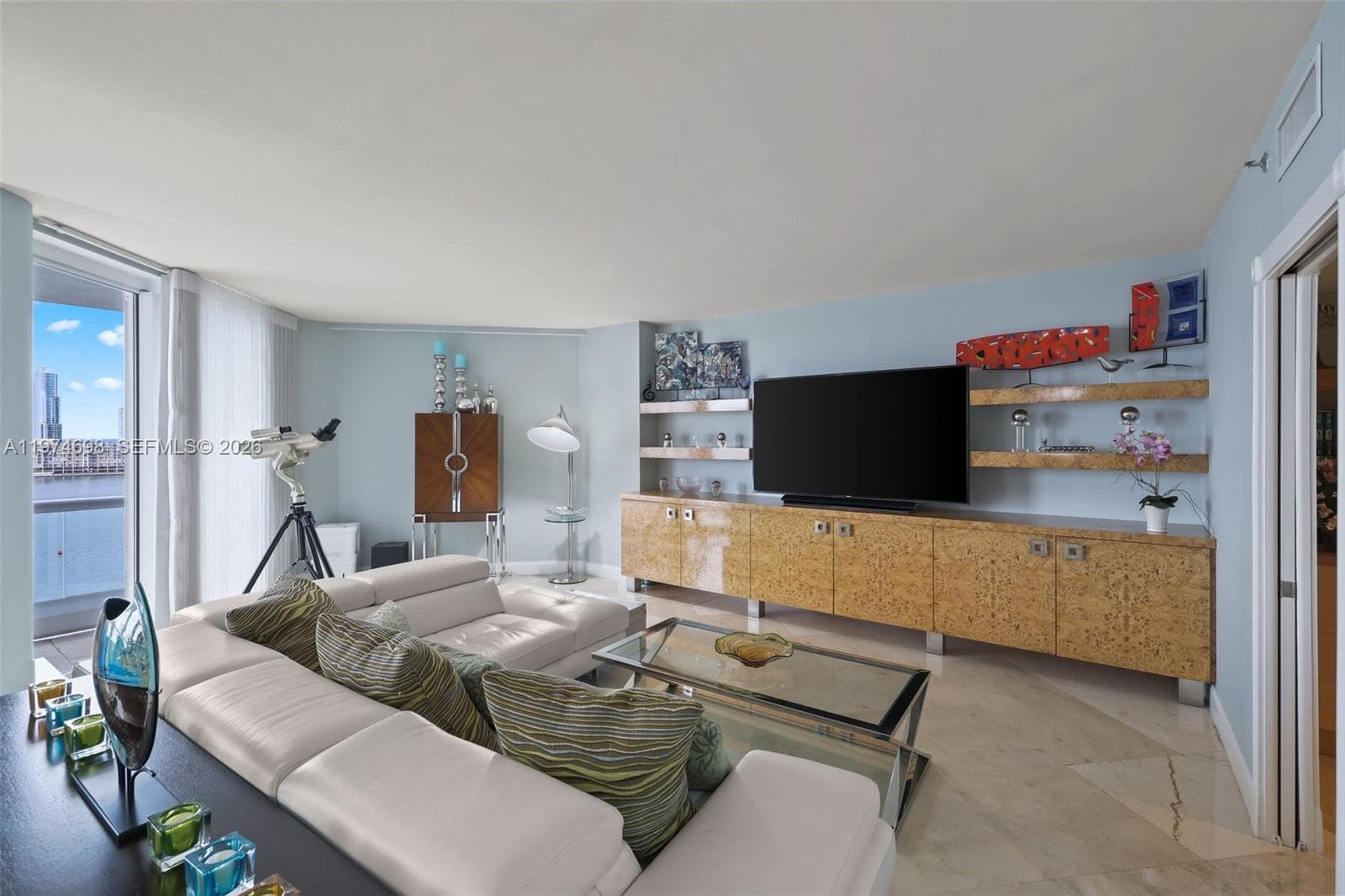 2600 Island Blvd 1006 photo 13
