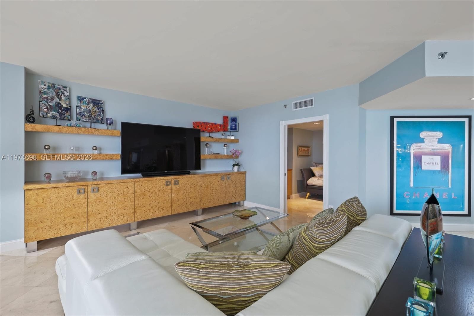 2600 Island Blvd 1006 photo 16