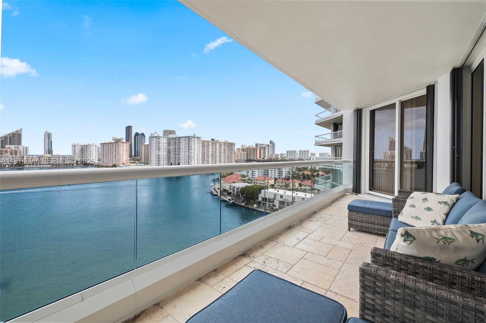 2600 Island Blvd 1006 photo 24