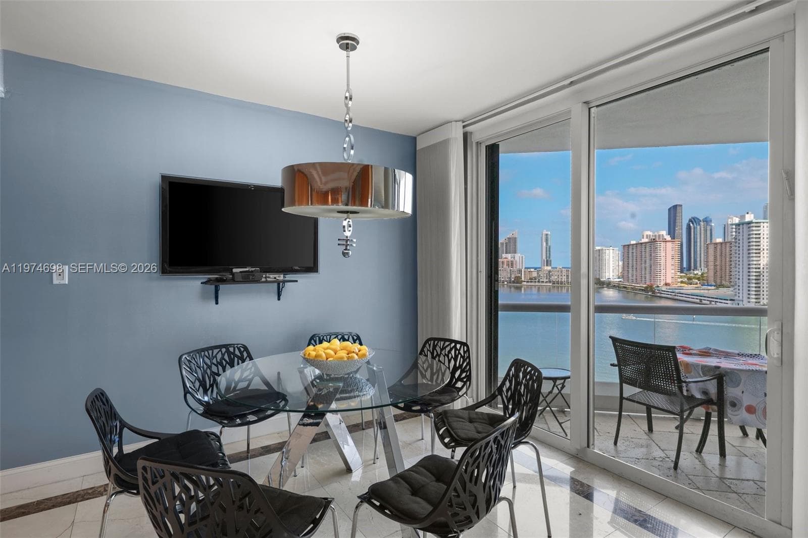 2600 Island Blvd 1006 photo 21