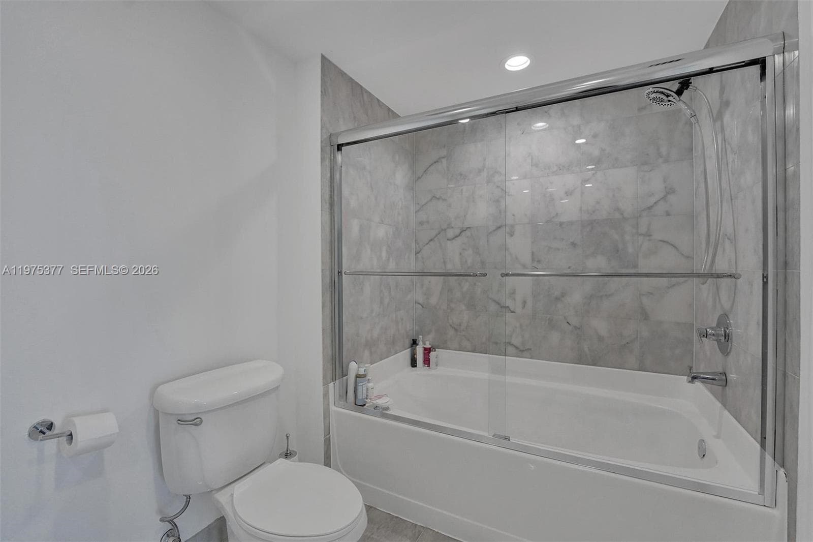 601 NE 36th St 811 photo 9