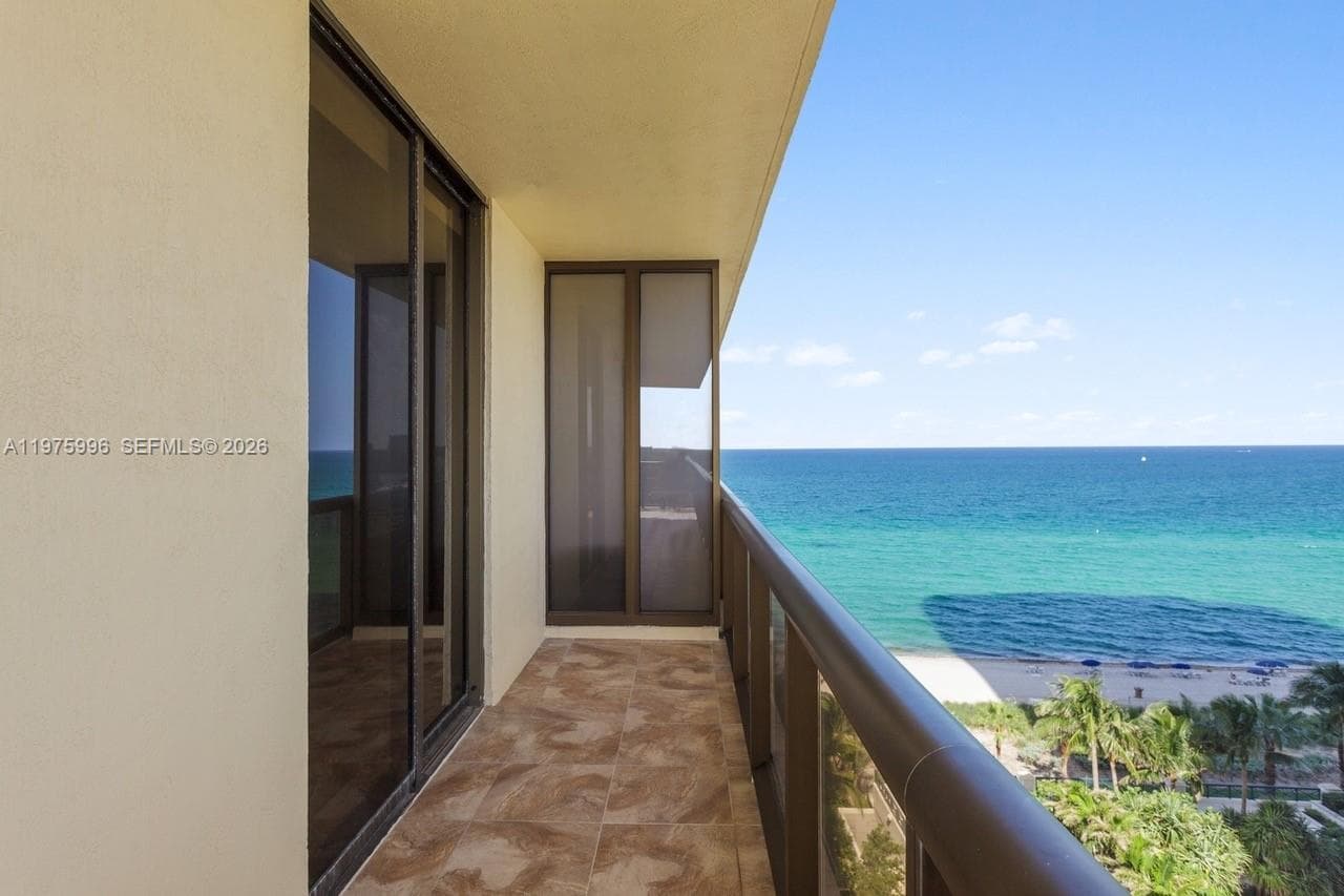 16275 Collins Ave 904 photo 4