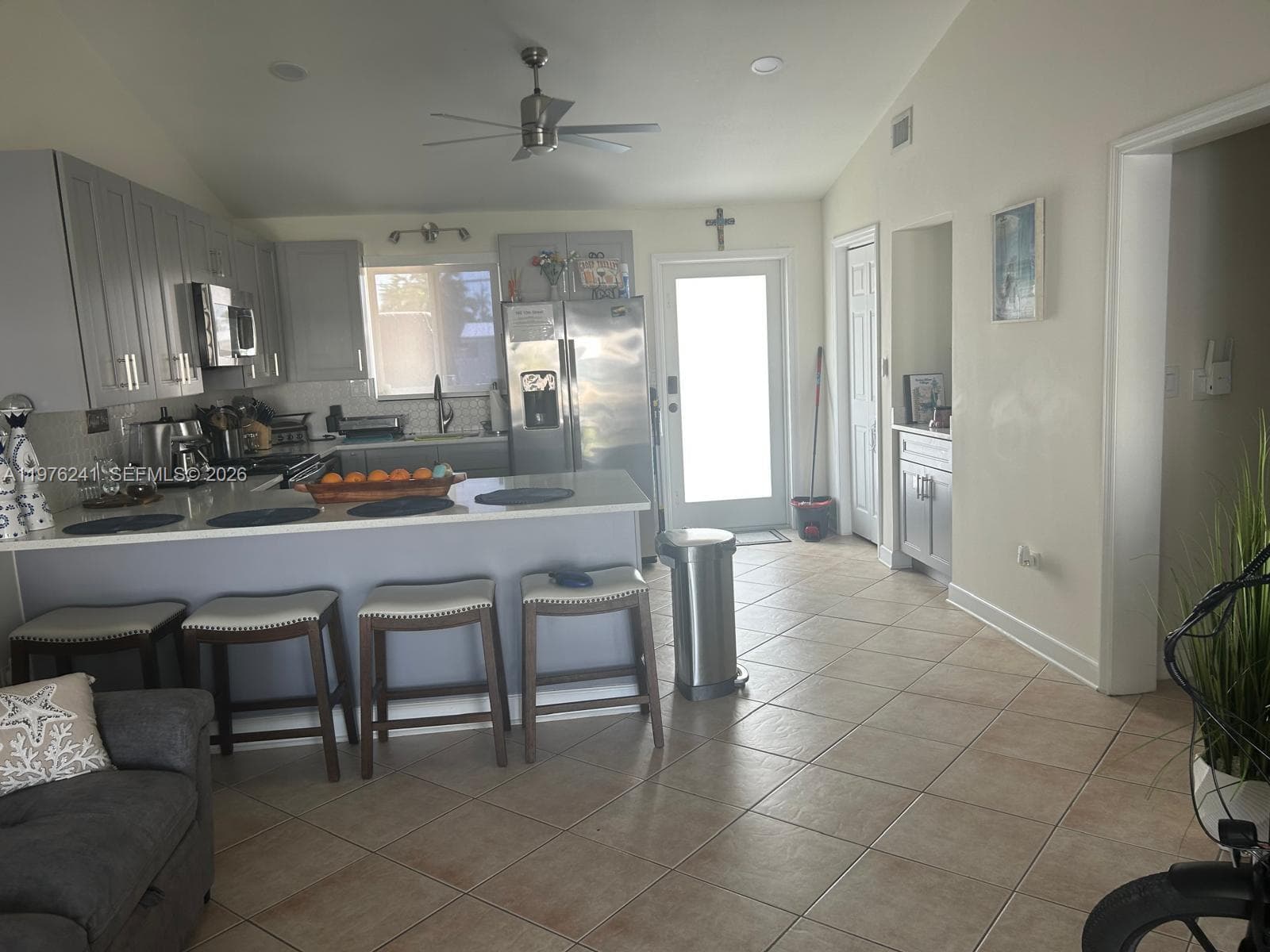 160 10th St photo 9