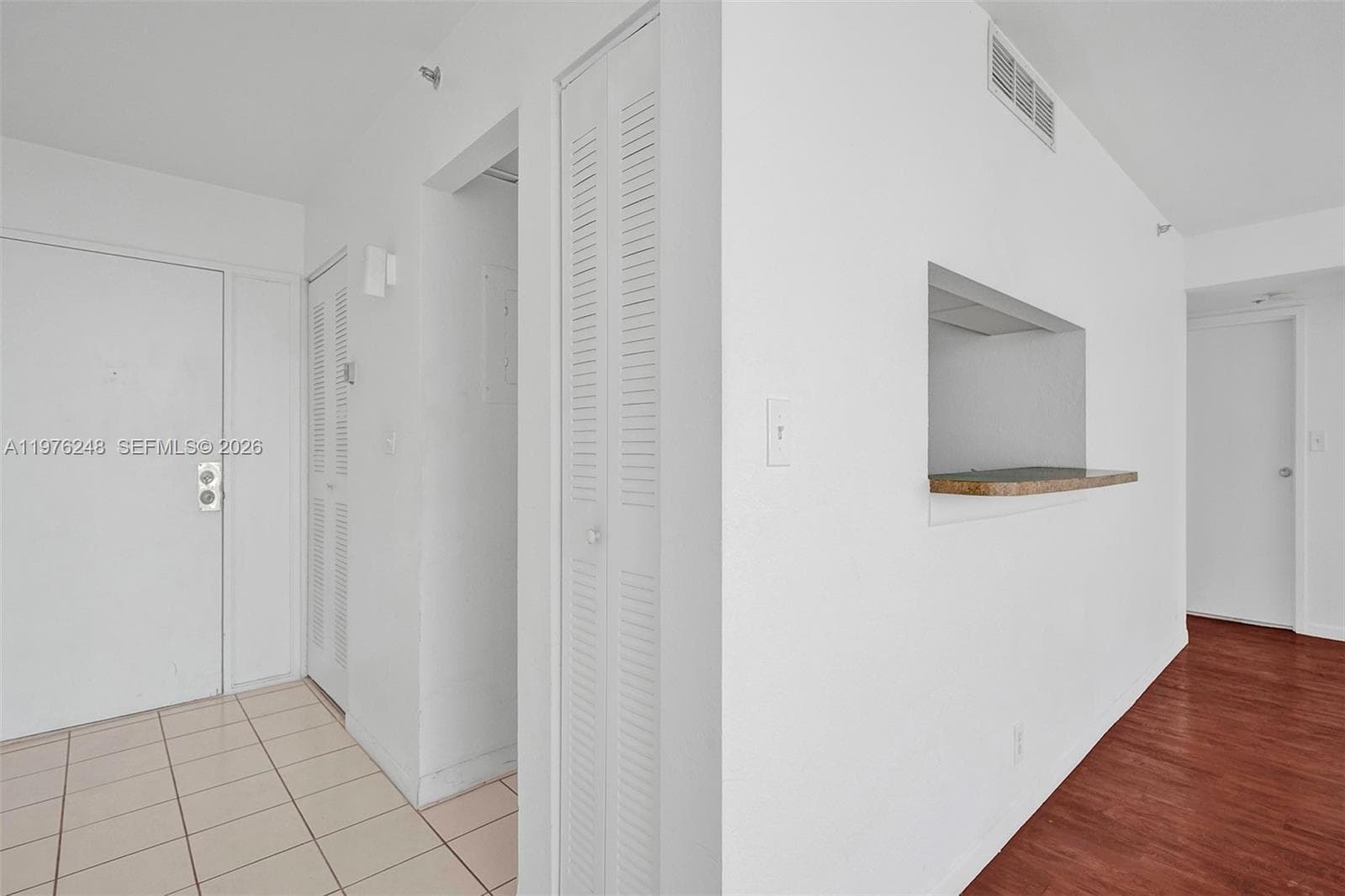 7601 E Treasure Dr 2205 photo 5