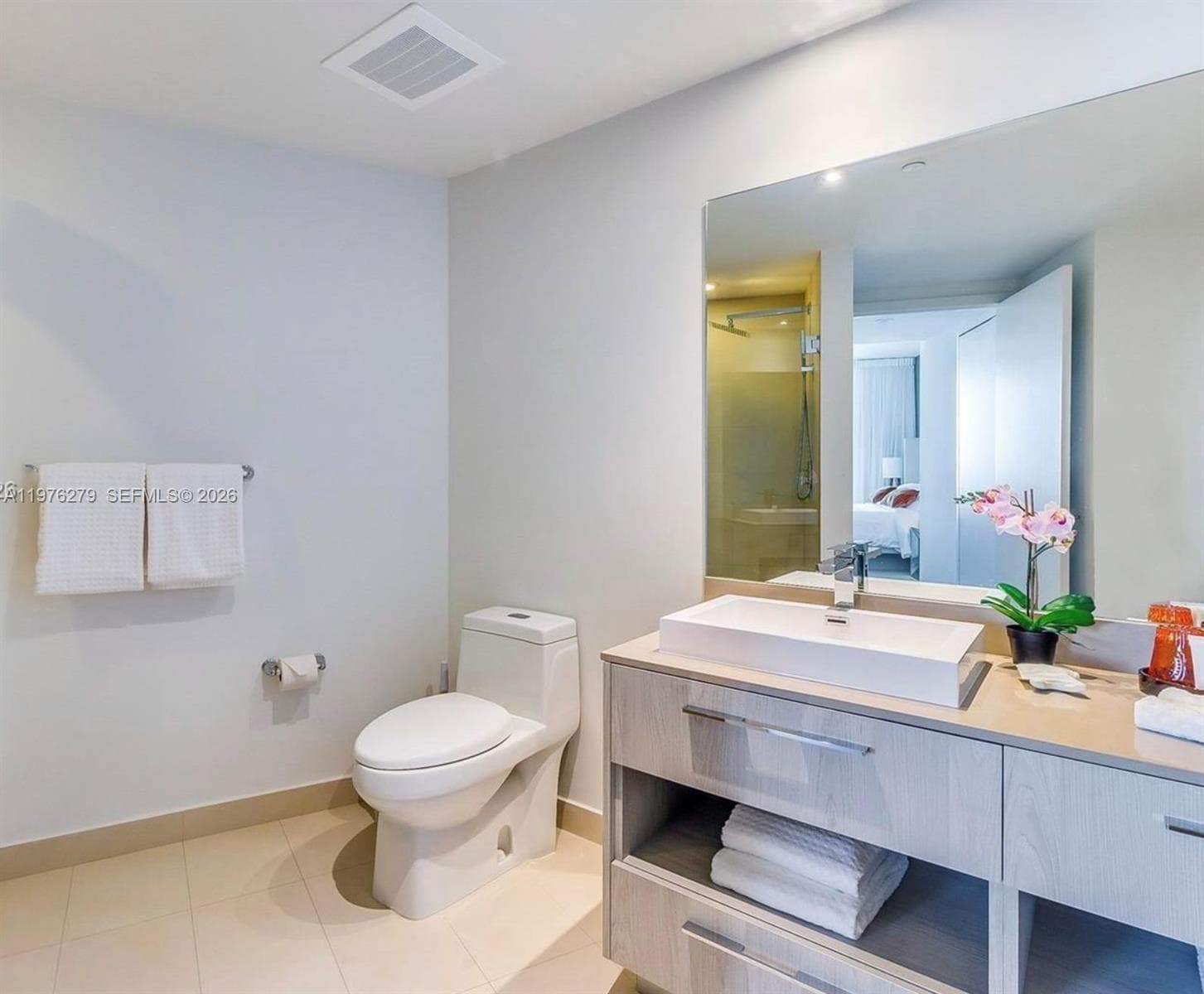 4111 Ocean Dr 3704 photo 18