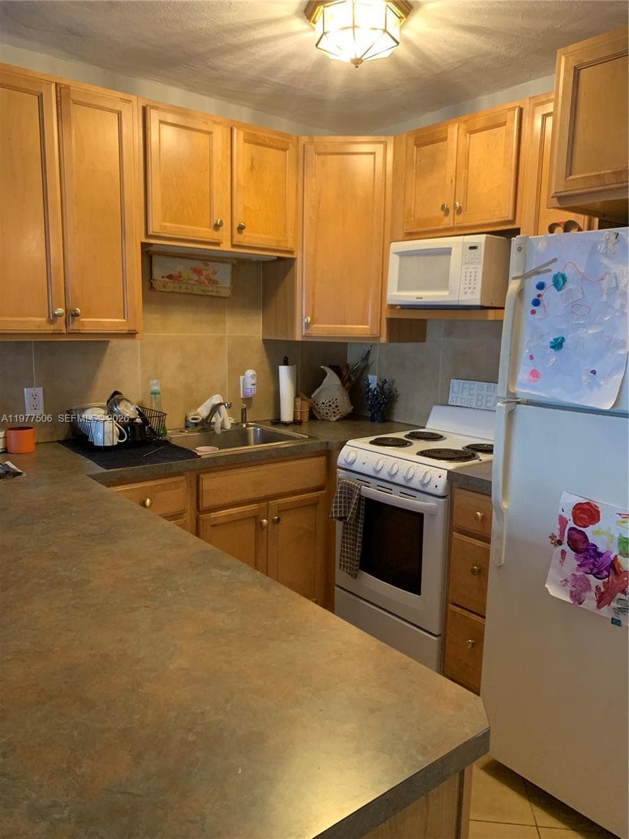 322 Taylor St 2D photo 17