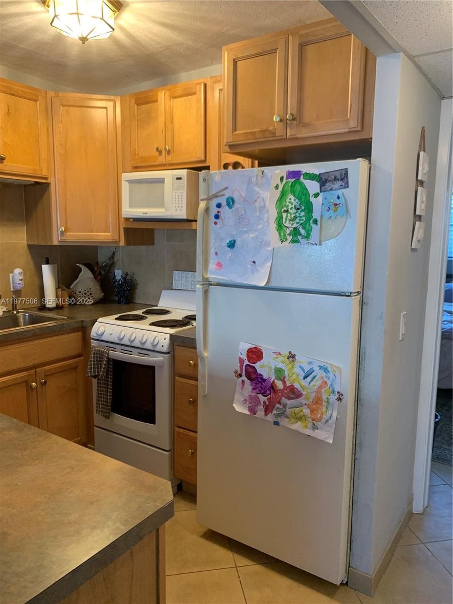 322 Taylor St 2D photo 18