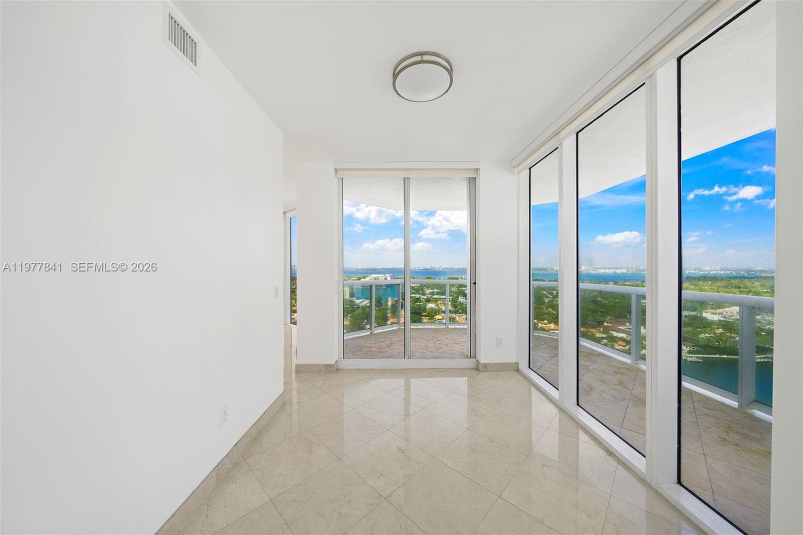4775 Collins Ave 2507 photo 4