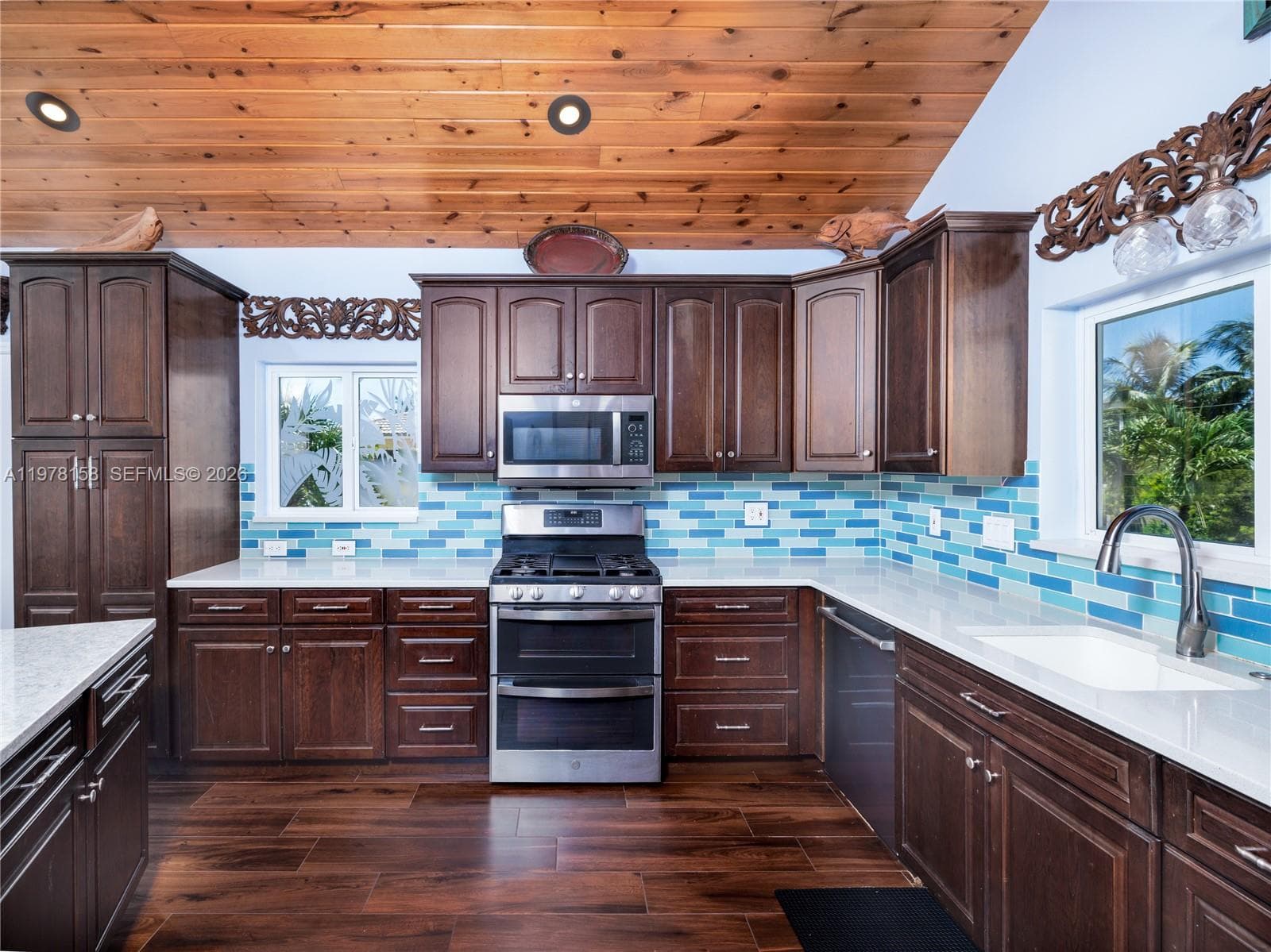 14 Avenue F photo 11