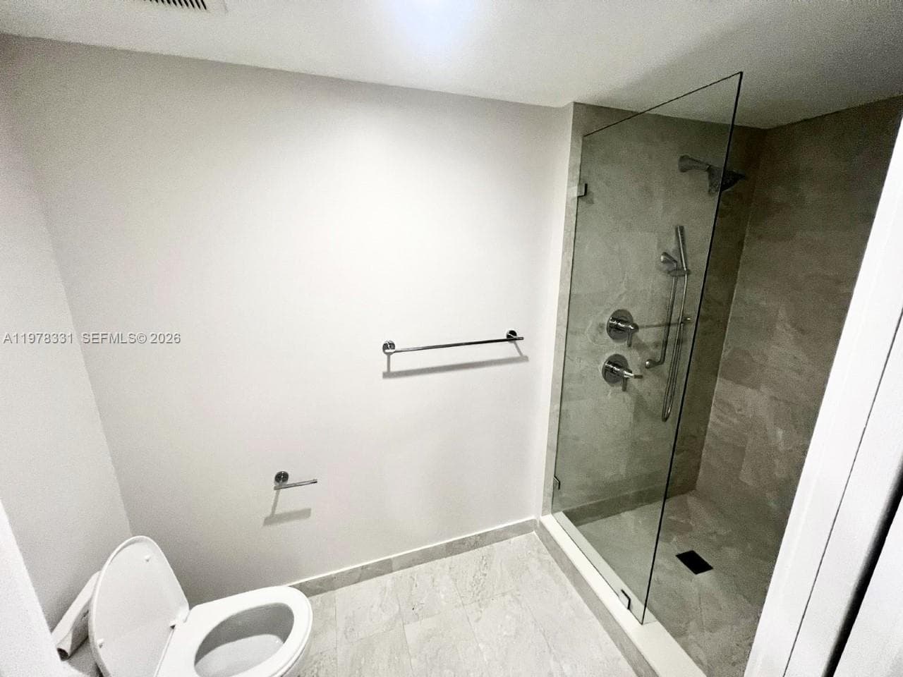 488 NE 18th St 2302 photo 8