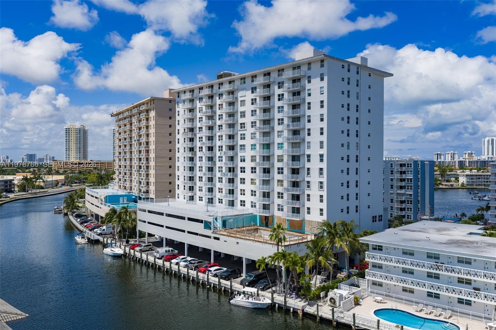 427 Golden Isles Dr 9G photo 23