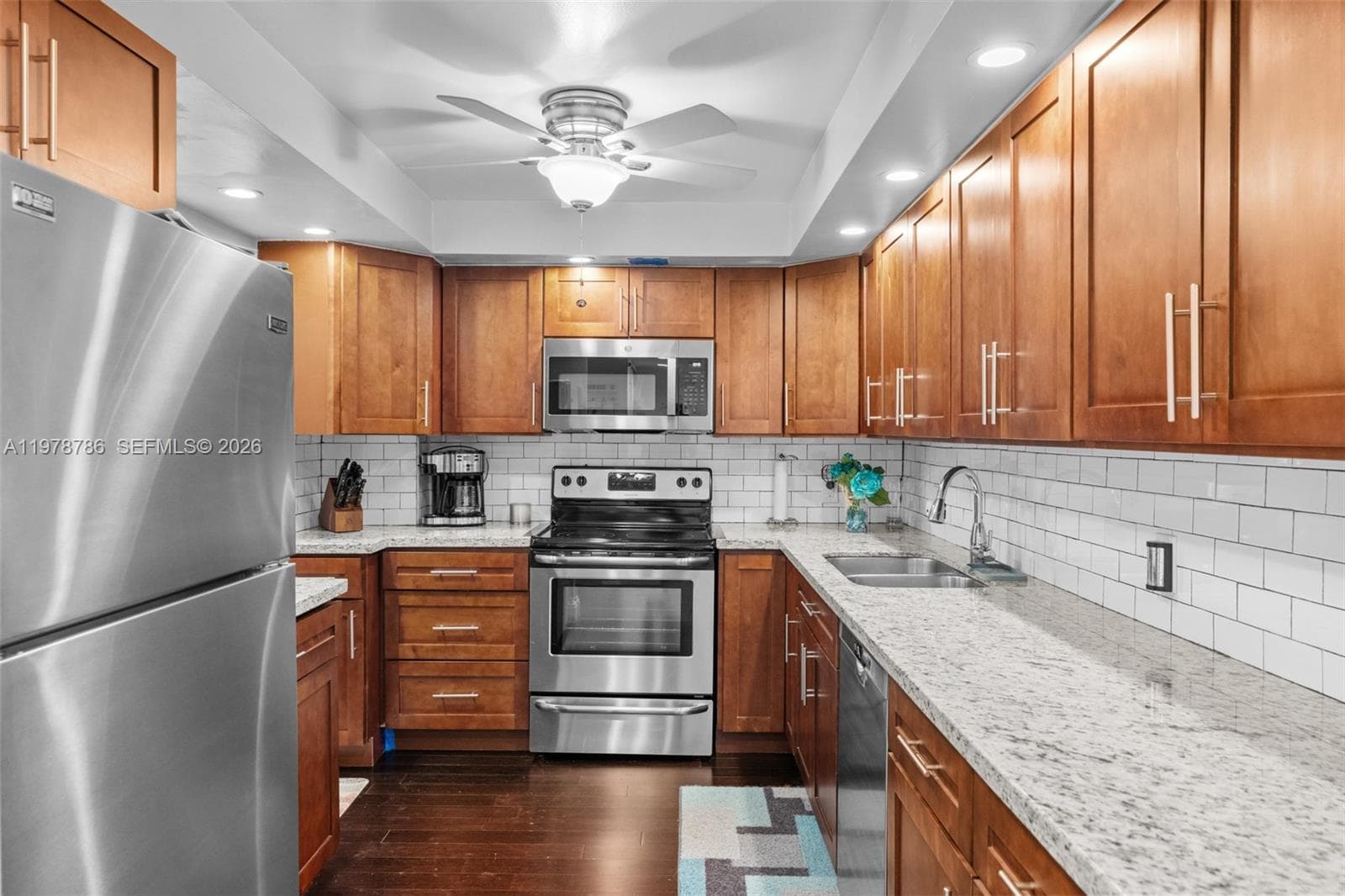 427 Golden Isles Dr 9G photo 10