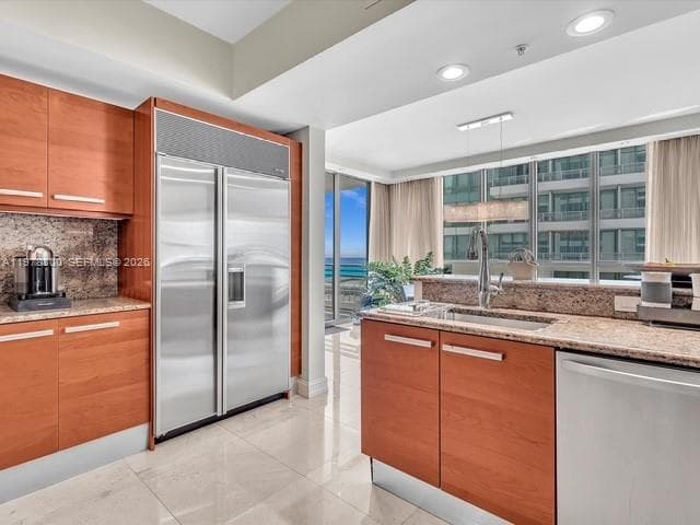 3535 Ocean Dr 905 photo 18