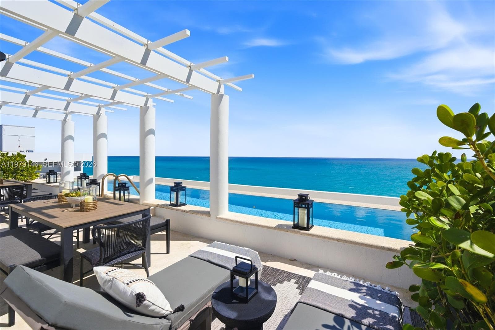 5801 Collins Ave PH1600 photo 18