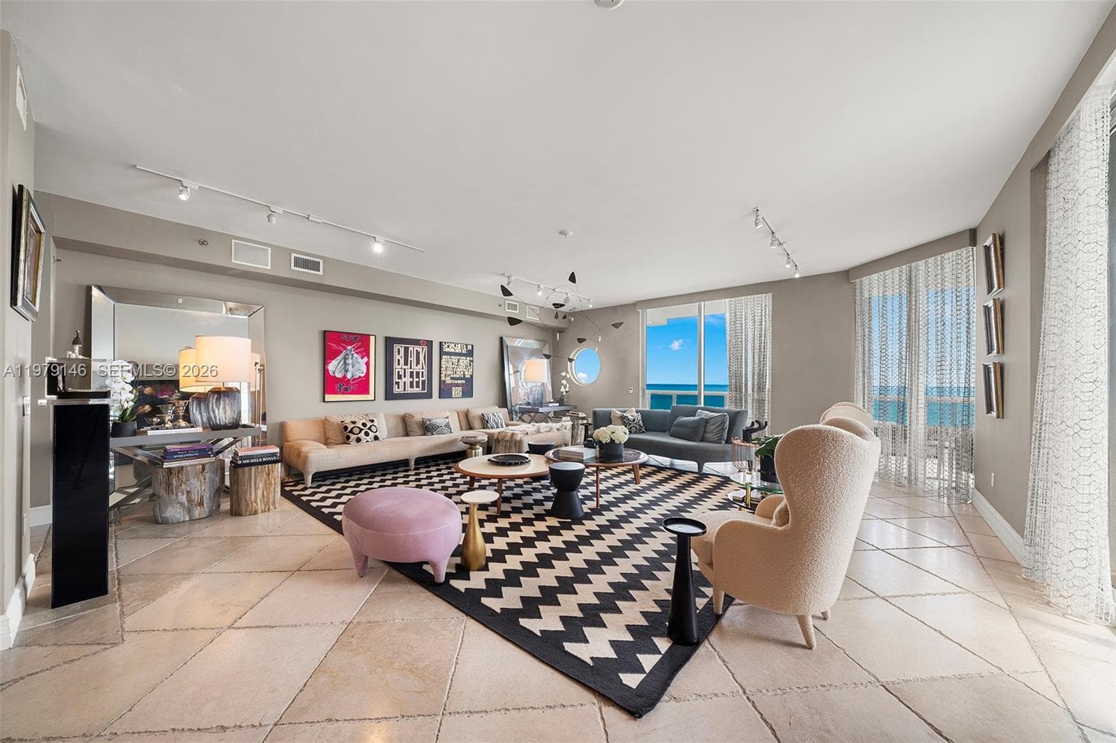 5801 Collins Ave PH1600 photo 19