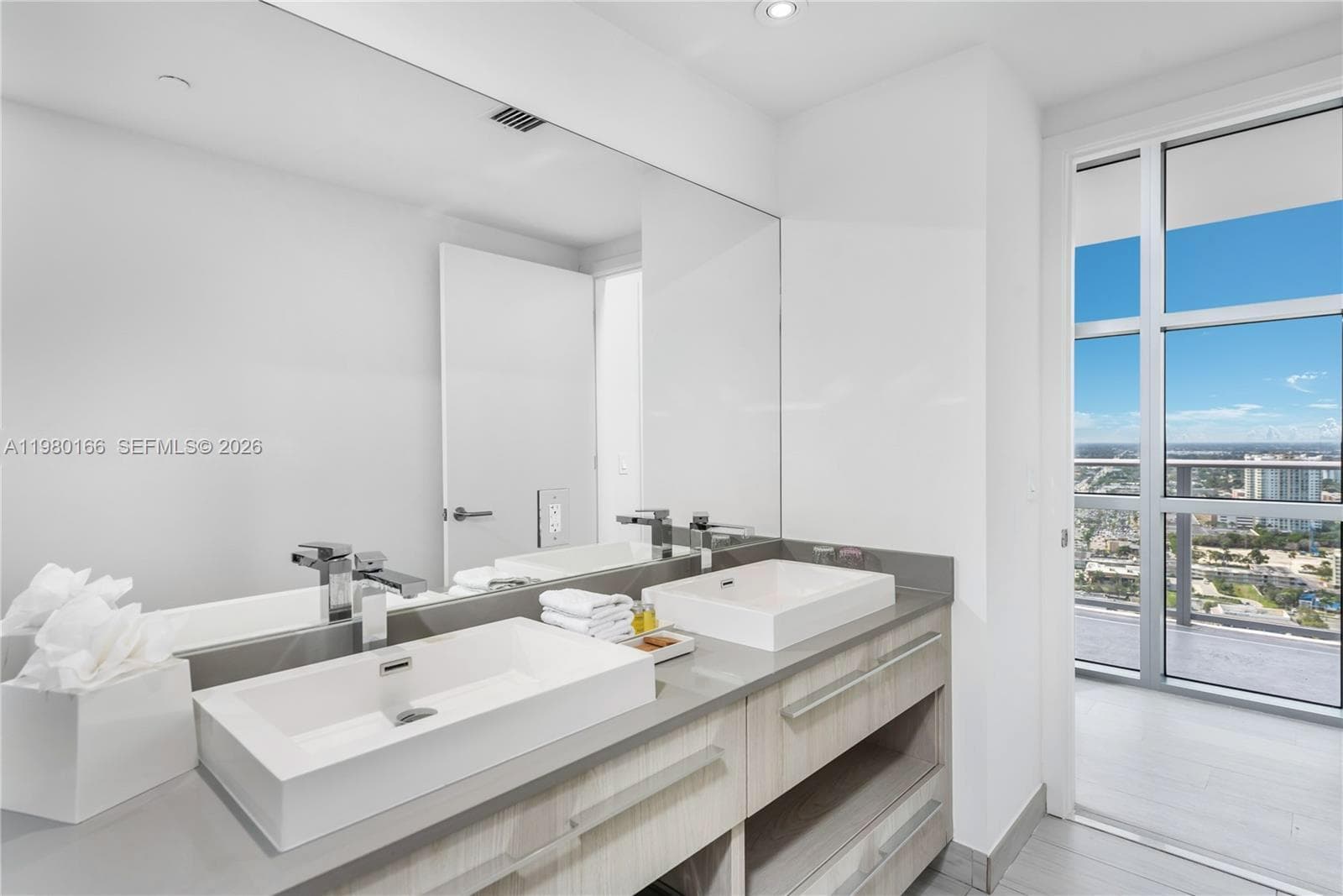 4010 Ocean Dr R2804 photo 7
