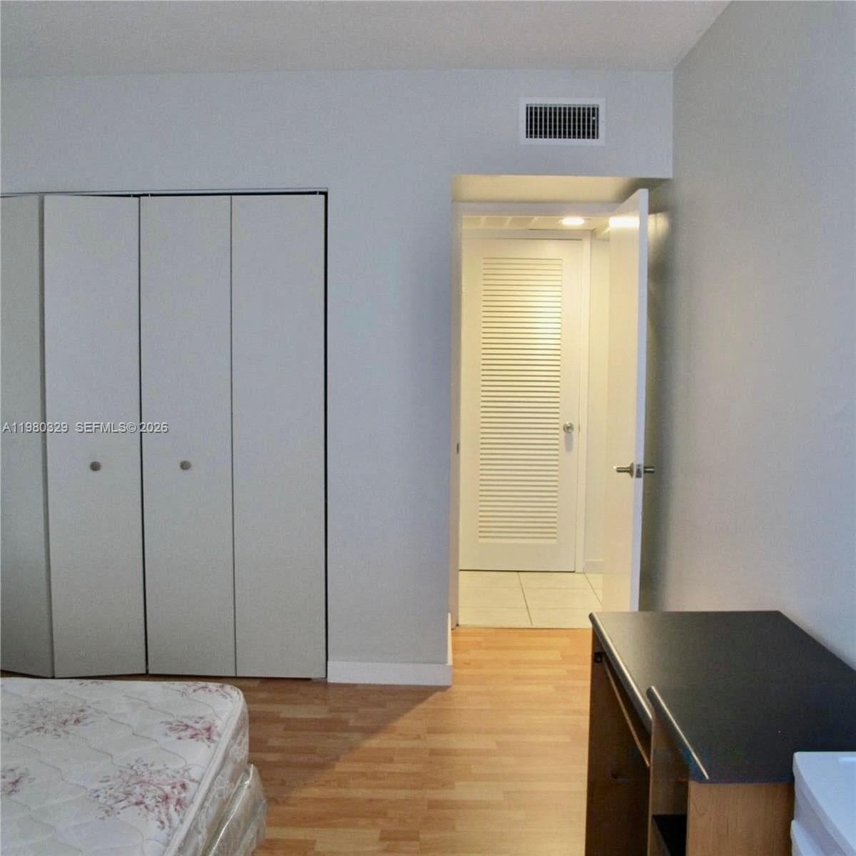400 Kings Point Dr 812 photo 18