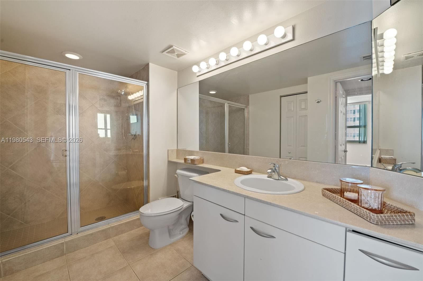 2080 Ocean Dr 1402 photo 24