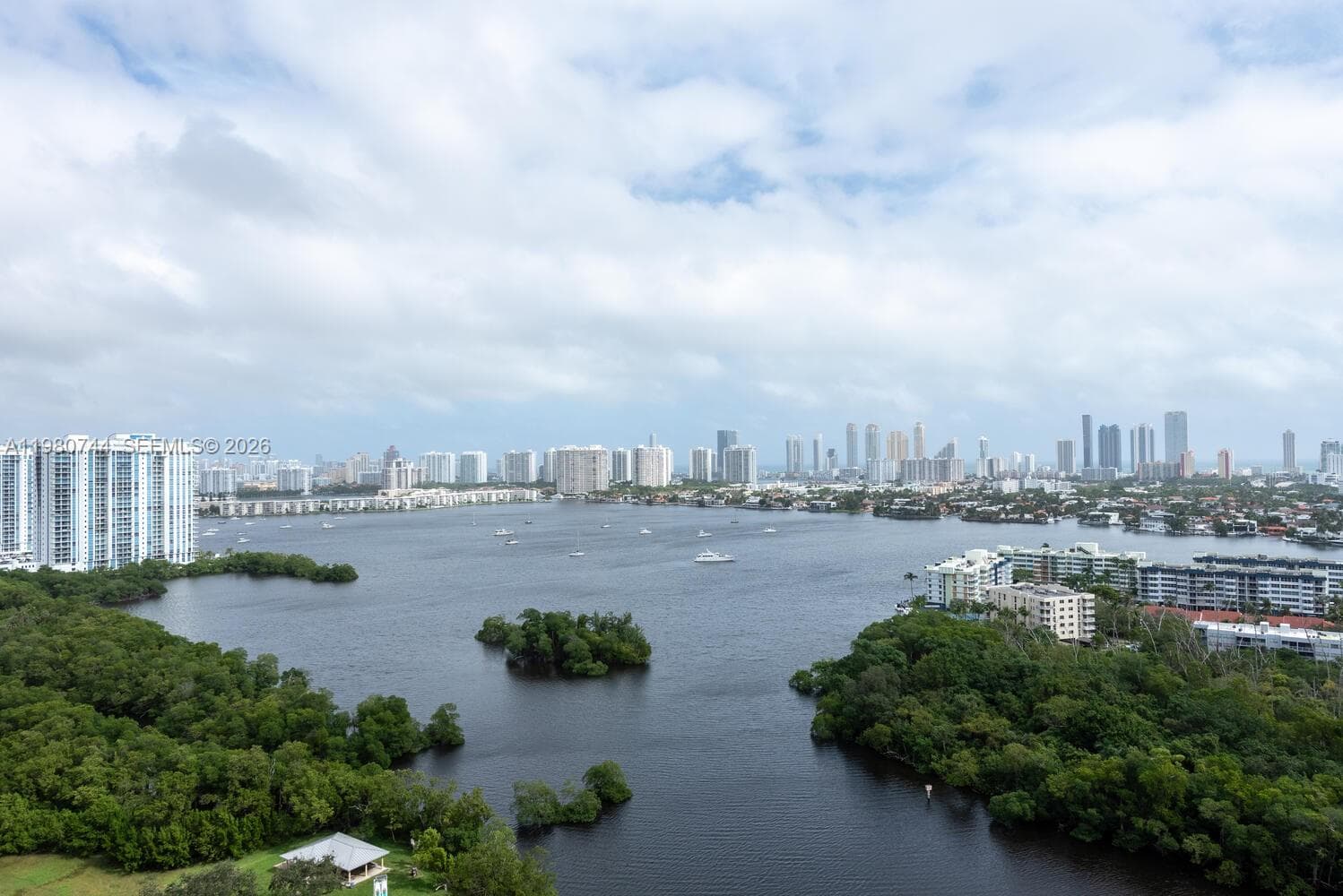 16385 Biscayne Blvd 2304 photo 2