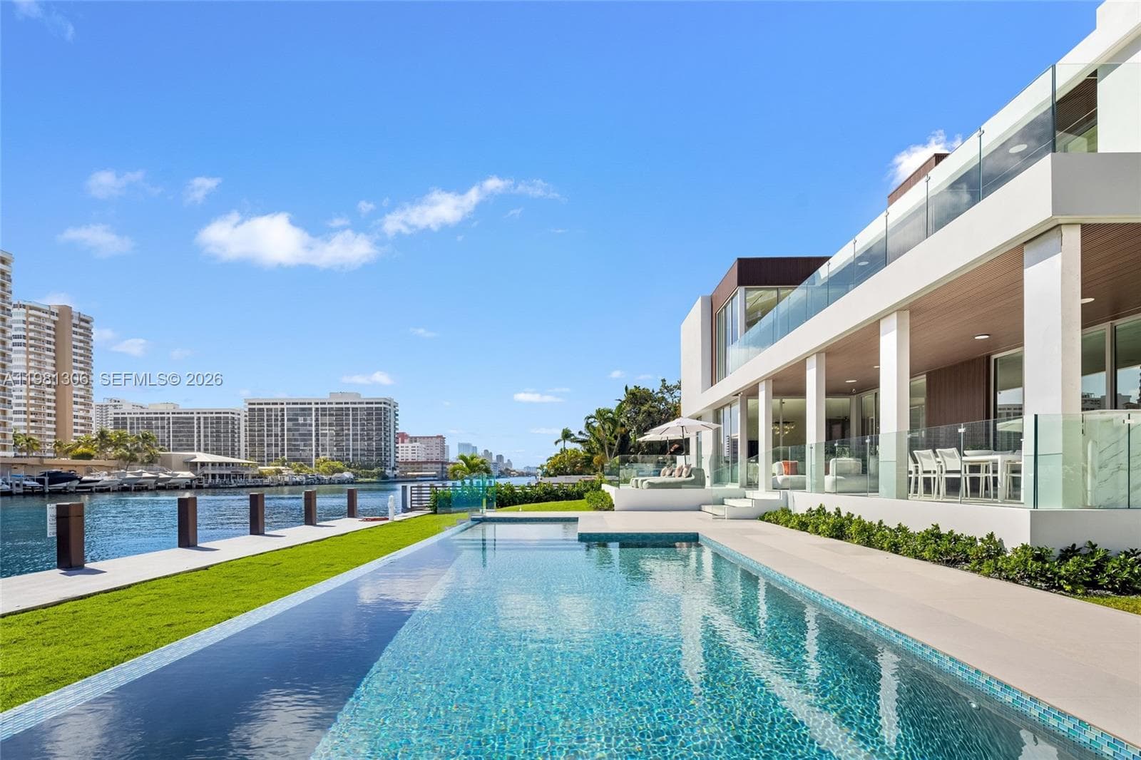 503 Palm Dr photo 6