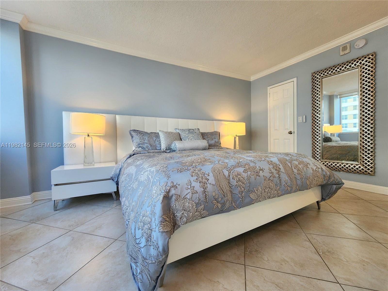 2030 Ocean Dr 626 photo 23